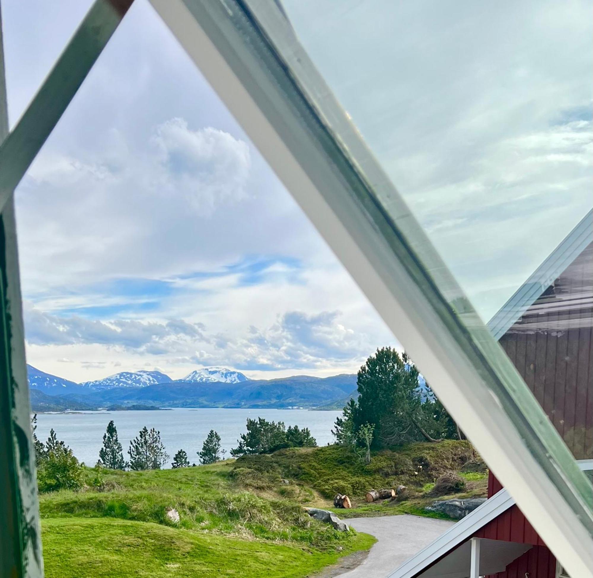Wake Up To A Beautiful View And Smell Of The Sea Kristiansund Exterior foto